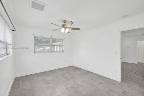 Villa ou maison à louer à Hollywood, Floride: 3 chambres, 111.48 m2 № 1971777 - photo 25