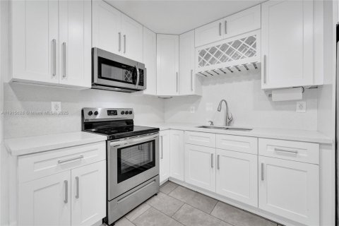 Villa ou maison à louer à Hollywood, Floride: 3 chambres, 111.48 m2 № 1971777 - photo 16