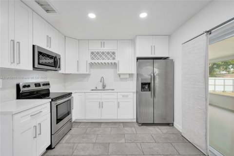 Villa ou maison à louer à Hollywood, Floride: 3 chambres, 111.48 m2 № 1971777 - photo 15