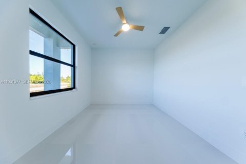 Casa en venta en Lehigh Acres, Florida, 4 dormitorios № 2000951 - foto 13