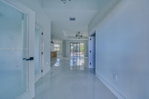 Casa en venta en Lehigh Acres, Florida, 4 dormitorios № 2000951 - foto 7