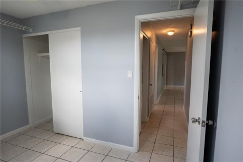 Casa en venta en Brandon, Florida, 3 dormitorios, 110.83 m2 № 2151121 - foto 29