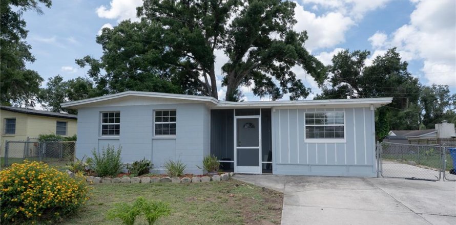 Casa en Brandon, Florida 3 dormitorios, 110.83 m2 № 2151121