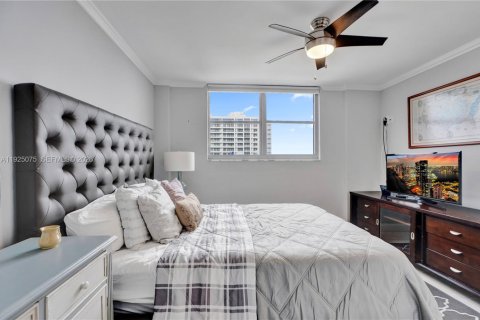 Снять в аренду кондоминиум в Серфсайд, Флорида 2 спальни, 95.13м2, № 1983730 - фото 19