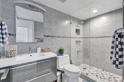 Снять в аренду кондоминиум в Серфсайд, Флорида 2 спальни, 95.13м2, № 1983730 - фото 28