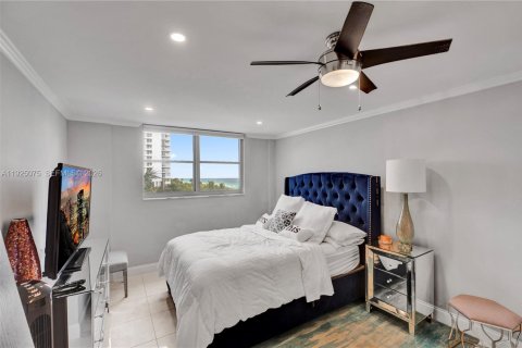 Снять в аренду кондоминиум в Серфсайд, Флорида 2 спальни, 95.13м2, № 1983730 - фото 24