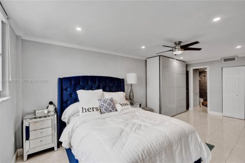 Снять в аренду кондоминиум в Серфсайд, Флорида 2 спальни, 95.13м2, № 1983730 - фото 23