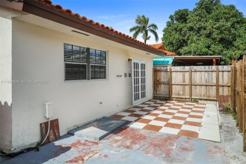 House in Hialeah Gardens, Florida 3 bedrooms, 104.52 sq.m. № 1989518 - photo 15