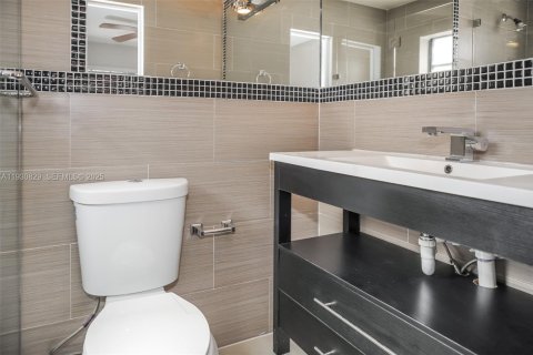 House in Hialeah Gardens, Florida 3 bedrooms, 104.52 sq.m. № 1989518 - photo 13