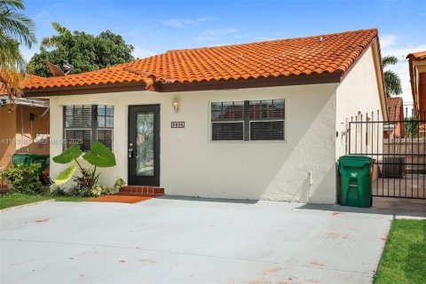 House in Hialeah Gardens, Florida 3 bedrooms, 104.52 sq.m. № 1989518 - photo 2