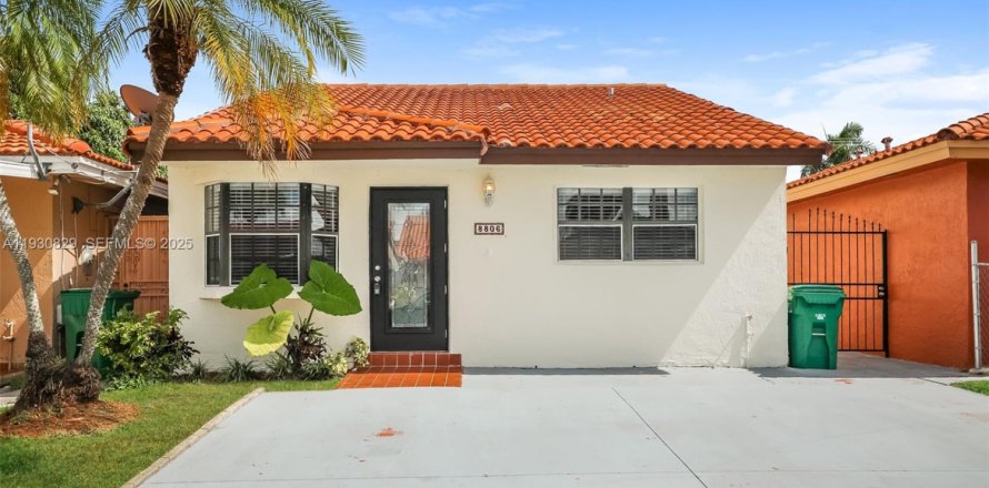 House in Hialeah Gardens, Florida 3 bedrooms, 104.52 sq.m. № 1989518