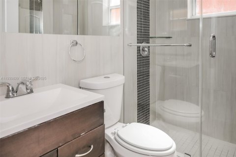 House in Hialeah Gardens, Florida 3 bedrooms, 104.52 sq.m. № 1989518 - photo 14