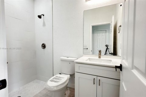 House in Lehigh Acres, Florida 3 bedrooms, 148.64 sq.m. № 2013479 - photo 12