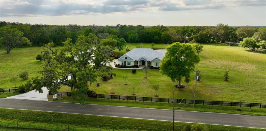 House in Plant City, Florida 5 bedrooms, 425.21 sq.m. № 1724006