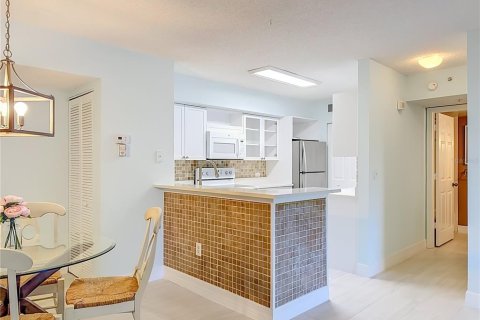 Copropriété à vendre à Bonita Springs, Floride: 2 chambres, 94.11 m2 № 2432729 - photo 3