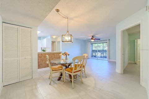 Copropriété à vendre à Bonita Springs, Floride: 2 chambres, 94.11 m2 № 2432729 - photo 2