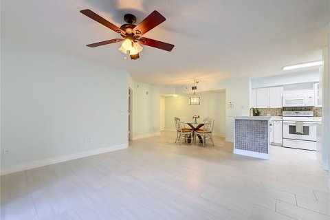 Copropriété à vendre à Bonita Springs, Floride: 2 chambres, 94.11 m2 № 2432729 - photo 13
