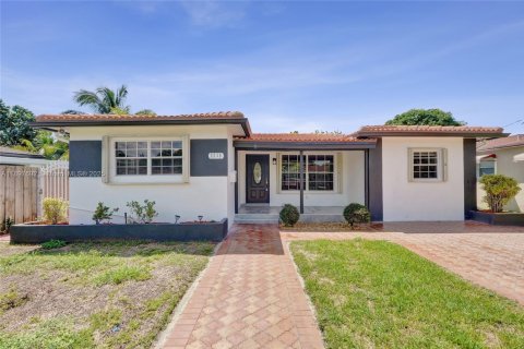Casa en alquiler en Hollywood, Florida, 3 dormitorios, 134.89 m2 № 1948872 - foto 1