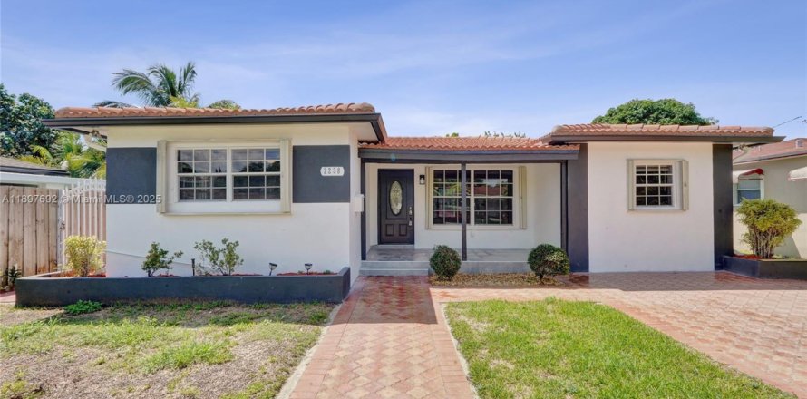 Casa en Hollywood, Florida 3 dormitorios, 134.89 m2 № 1948872