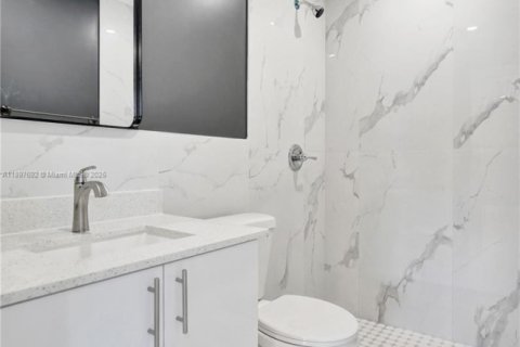 Casa en alquiler en Hollywood, Florida, 3 dormitorios, 134.89 m2 № 1948872 - foto 12