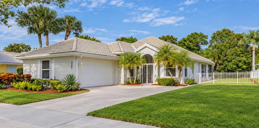 Villa ou maison à Hobe Sound, Floride 3 chambres, 187.38 m2 № 2407946