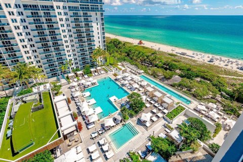 Condominio en Miami Beach, Florida, 1 dormitorio  № 2077563