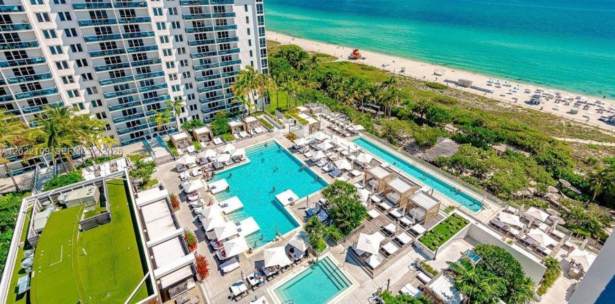 Condominio en Miami Beach, Florida, 1 dormitorio  № 2077563