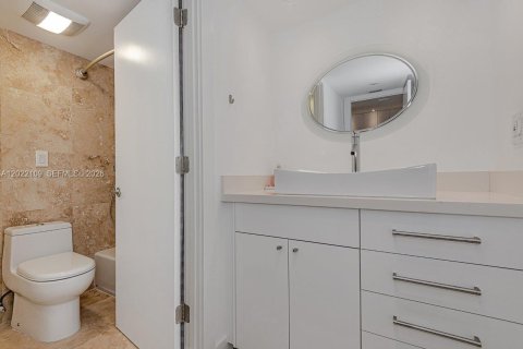 Condominio en alquiler en Miami Beach, Florida, 1 dormitorio, 81.75 m2 № 2077563 - foto 12