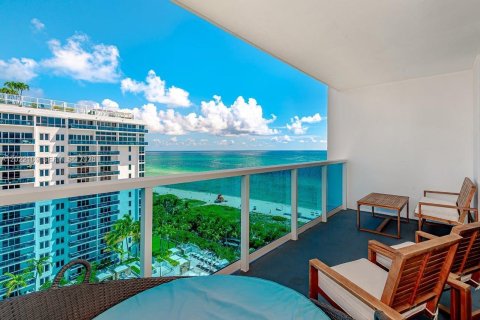 Condominio en alquiler en Miami Beach, Florida, 1 dormitorio, 81.75 m2 № 2077563 - foto 17