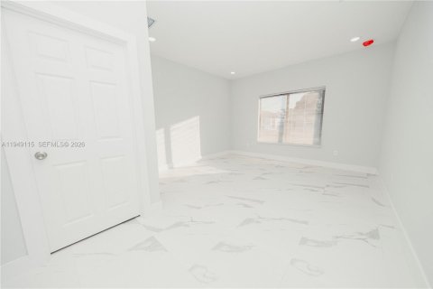 Снять в аренду виллу или дом в Помпано-Бич, Флорида 3 спальни, 148.46м2, № 2004885 - фото 12