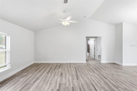 Villa ou maison à louer à Deltona, Floride: 3 chambres, 131.27 m2 № 2114472 - photo 21