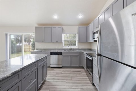 Villa ou maison à louer à Deltona, Floride: 3 chambres, 131.27 m2 № 2114472 - photo 3