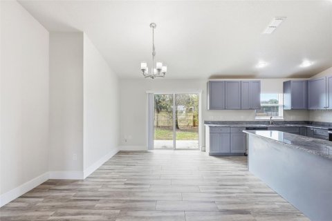 Villa ou maison à louer à Deltona, Floride: 3 chambres, 131.27 m2 № 2114472 - photo 4