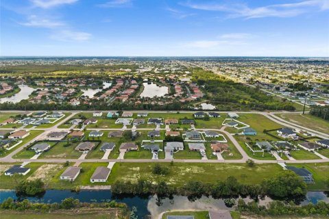 Купить земельный участок в Кейп-Корал, Флорида № 2161382 - фото 10