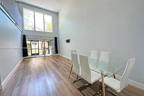 Купить таунхаус в Маргит, Флорида 3 спальни, 128.76м2, № 1956887 - фото 8