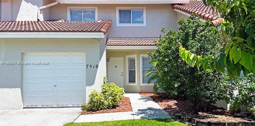 Таунхаус в Маргит, Флорида 3 спальни, 128.76м2 № 1956887