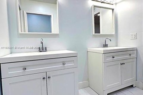 Купить таунхаус в Маргит, Флорида 3 спальни, 128.76м2, № 1956887 - фото 21