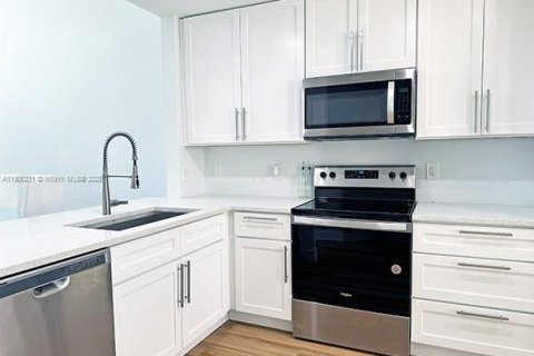 Купить таунхаус в Маргит, Флорида 3 спальни, 128.76м2, № 1956887 - фото 13