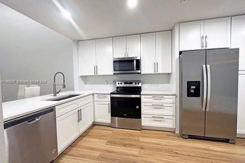 Купить таунхаус в Маргит, Флорида 3 спальни, 128.76м2, № 1956887 - фото 16