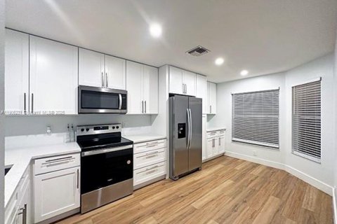 Купить таунхаус в Маргит, Флорида 3 спальни, 128.76м2, № 1956887 - фото 10