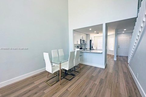 Купить таунхаус в Маргит, Флорида 3 спальни, 128.76м2, № 1956887 - фото 3