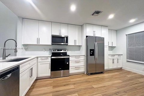 Купить таунхаус в Маргит, Флорида 3 спальни, 128.76м2, № 1956887 - фото 14