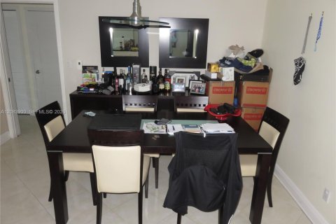 Condominio en alquiler en Miami, Florida, 2 dormitorios, 108.6 m2 № 2353575 - foto 6