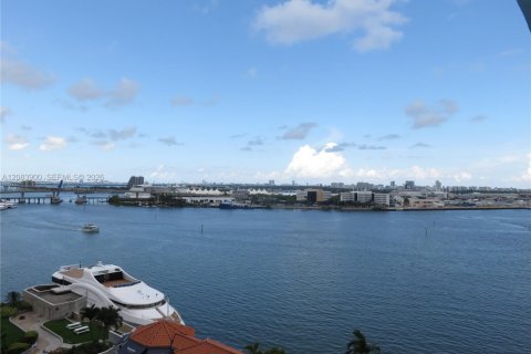 Condominio en Miami, Florida, 2 dormitorios  № 2353575