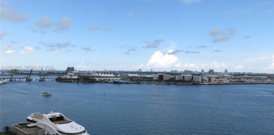 Condominio en Miami, Florida, 2 dormitorios № 2353575