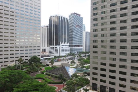 Condominio en alquiler en Miami, Florida, 2 dormitorios, 108.6 m2 № 2353575 - foto 2