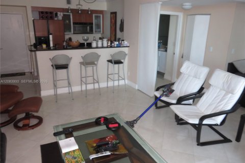 Condominio en alquiler en Miami, Florida, 2 dormitorios, 108.6 m2 № 2353575 - foto 9