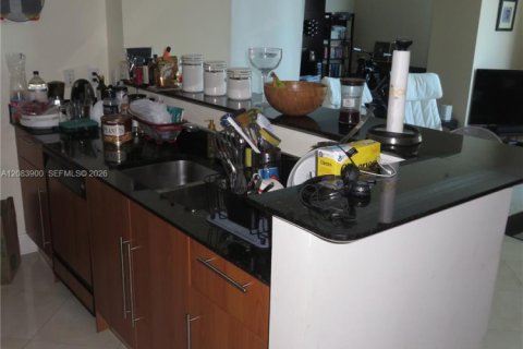 Condominio en alquiler en Miami, Florida, 2 dormitorios, 108.6 m2 № 2353575 - foto 5
