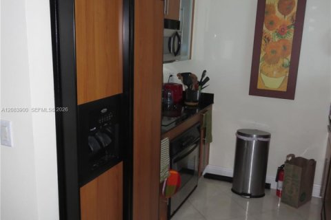 Condominio en alquiler en Miami, Florida, 2 dormitorios, 108.6 m2 № 2353575 - foto 4