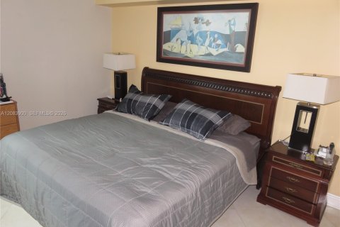 Condominio en alquiler en Miami, Florida, 2 dormitorios, 108.6 m2 № 2353575 - foto 16
